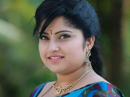 വീട്ടിലെ പ്രാരാബ്ധം കാരണം അഭിനയിക്കാന്‍ തുടങ്ങി; നടിയായത് കാരണം കുടുംബക്കാര്‍ അകറ്റി: അമൃത