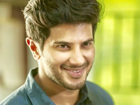 ദുല്‍ഖര്‍ കാണുന്നുണ്ടോ, താങ്കളെ മാത്രം ആരാധിയ്ക്കുന്ന ഈ സ്ത്രീജനങ്ങളെ...