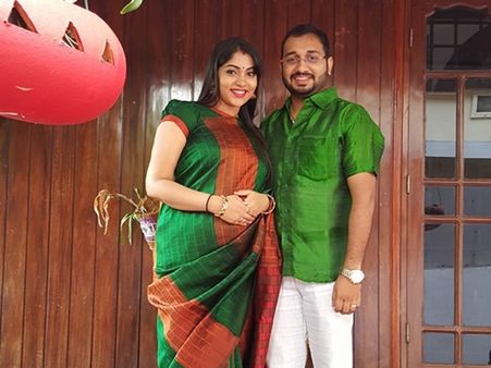 മുക്ത ഹാപ്പിയാണ്, പുതിയ ഫോട്ടോസ് കാണൂ..