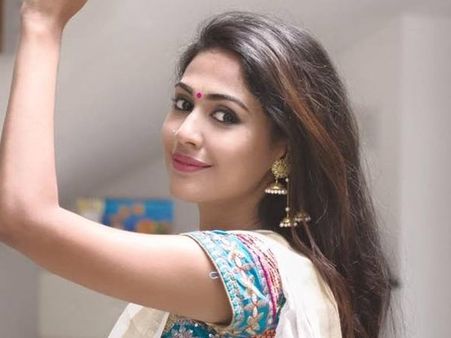 വിജയ് 60, അപര്‍ണ വിനോദിനെ രഹസ്യമാക്കി വച്ചിരിക്കുന്നതെന്തിന്?