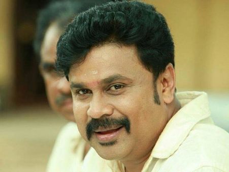 ദിലീപിനെക്കൊണ്ട് വിദേശികള്‍ മുണ്ടുടുപ്പിച്ചത് സൂപ്പര്‍ താരമാണെന്ന് അറിയാതെ!!