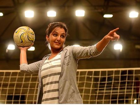 നിനക്ക് ഇവിടെ തന്നെ വന്ന് ടീം ഉണ്ടാക്കണമല്ലേ? സുരാജിന്റെ ചോദ്യത്തിന് മഞ്ജുവിന്റെ മറുപടി