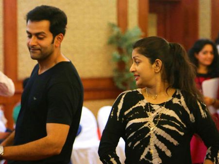 അമ്മയുടെ സ്റ്റേജ് ഷോയും ട്വന്റി 20 യും മീര ജാസ്മിന്‍ ഒഴിവാക്കാന്‍ കാരണം??