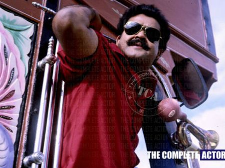 സ്പടികത്തില്‍ അഭിനയിക്കുന്നതില്‍ നിന്ന് മോഹന്‍ലാലിനെ പിന്തിരിപ്പിക്കാന്‍ പലരും ശ്രമിച്ചു!!