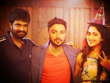 നേവി ഉദ്യോഗം വിട്ട് എന്തിന് അമല പോളിന്റെ സഹോദരന്‍ സിനിമയിലേക്ക് വരുന്നു?