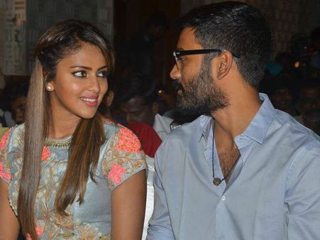 കല്യാണം കഴിഞ്ഞു എന്ന് കരുതി എന്റെ പ്രായം കൂടിയിട്ടില്ല; ധനുഷിനോട് അമല പറഞ്ഞത്