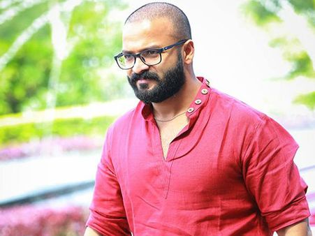 ഇതാണ് ജീവിതത്തിലെ ഏറ്റവും വലിയ സന്തോഷം എന്ന് വിചാരിക്കുന്ന തെണ്ടികളെ ചവിട്ടണം; ജയസൂര്യയുടെ പോസ്റ്റ്