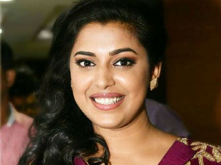 അഭിനയിക്കാന്‍ വിളിച്ചിട്ട് വന്നില്ല, ജുവലിനോട് മധുര പ്രതികാരം വീട്ടി നിര്‍മ്മാതാക്കള്‍!!