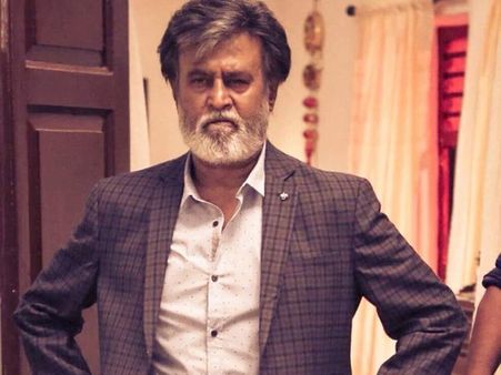 കബാലിയുടെ റിലീസ് ആകാശത്ത് വരെ, ഞെട്ടലോടെ ആരാധകര്‍
