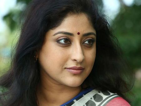 'ലാലിനെയോ സുരേഷ് ഗോപിയെയോ വിവാഹം കഴിക്കാന്‍ ആഗ്രഹിച്ചിട്ടുണ്ട്; ഇപ്പോള്‍ ആലോചനകള്‍ മുടങ്ങുന്നു'