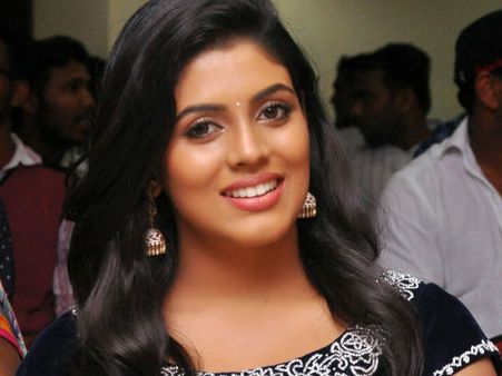 വളര്‍ന്നുവരുന്നവരെ ഒതുക്കാന്‍ മലയാള സിനിമയില്‍ കോക്കസുകളുണ്ടെന്ന് ഇനിയ