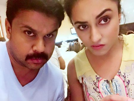 ദിലീപിനൊപ്പം പേളിയുടെ കലിപ്പ് സെല്‍ഫി; ഇത് കലിപ്പാണോ, കാണുമ്പോള്‍ ചിരിവരുന്നല്ലോ