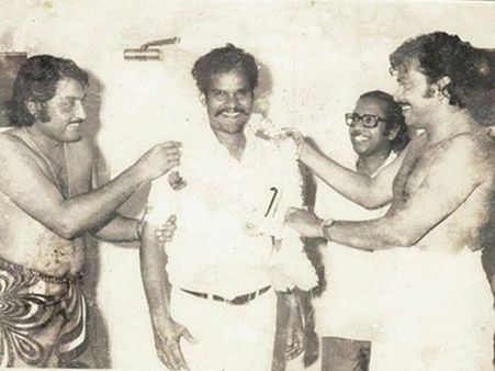 ആരാധകരെ കുഴപ്പിച്ച പൃഥ്വിയുടെ ചോദ്യം, 1979ലെ ഈ ചിത്രത്തിന് പിന്നില്‍ സംഭവിച്ചത് എന്തായിരുന്നു?