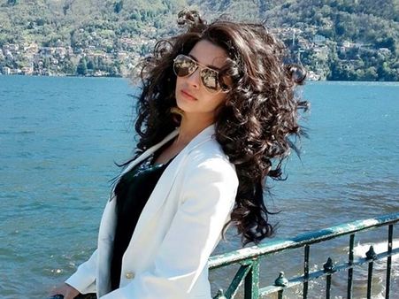 ദിലീപിനൊപ്പം വേദിക ക്യാമറയ്ക്ക് പിന്നില്‍