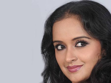 വിവാഹ വാര്‍ത്തയ്ക്ക് മീതെ പൊങ്കാല ആശംസകള്‍ നേര്‍ന്നിട്ടും പ്രതികരിക്കാതെ ശാലു എവിടെ പോയി...?