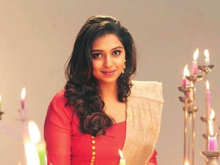 ചെയ്ത കഥാപാത്രങ്ങള്‍ വീണ്ടും, മടുപ്പ് തോന്നുന്നുവെന്ന് ലക്ഷ്മി മേനോന്‍