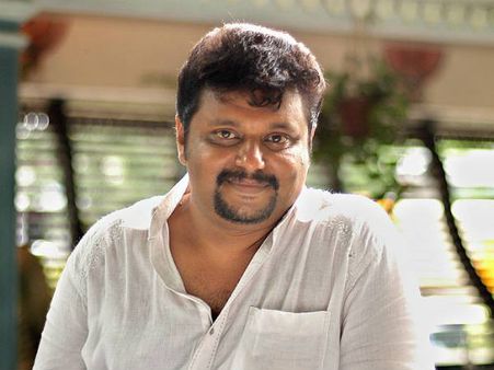 തിരക്കഥയാണ് സൂപ്പര്‍ സ്റ്റാര്‍;ചില തമ്പുരാന്‍മാര്‍ക്ക് 'ന്യൂജനറേഷ'നെ പിടിക്കുന്നില്ലെന്ന് എംഎ നിഷാദ്