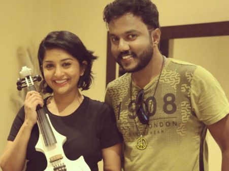 തിരിച്ചുവരവില്‍ പുതിയ പരീക്ഷണങ്ങളുമായി മീരാജാസ്മിന്‍, പത്ത് കല്‍പനകളില്‍ ഒന്നിതോ?