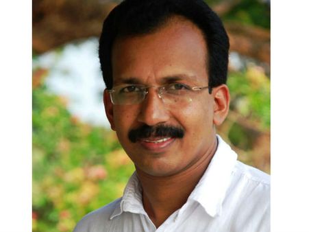 മലയാള സിനിമയിലേക്ക് മൂന്നാറില്‍ നിന്നൊരു പാട്ടെഴുത്തുകാരന്‍