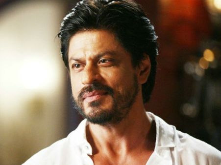 ലോസ് ആഞ്ചല്‍സ് എയര്‍പോര്‍ട്ടില്‍ ഷാരൂഖ് ഖാനെ തടഞ്ഞുവച്ചിരിയ്ക്കുന്നു