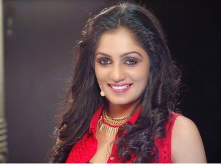 അച്ഛനും അമ്മയും ജ്യോതിഷം നോക്കും, 18ാം വയസിലെ വിവാഹത്തെ കുറിച്ച് ആര്യ