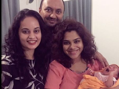 കാതല്‍ സന്ധ്യ പ്രസവിച്ചു, പെണ്‍കുഞ്ഞ്! ഫോട്ടോ ഫേസ്ബുക്കില്‍ പോസ്റ്റ് ചെയ്തത് സുജ വരുണി!