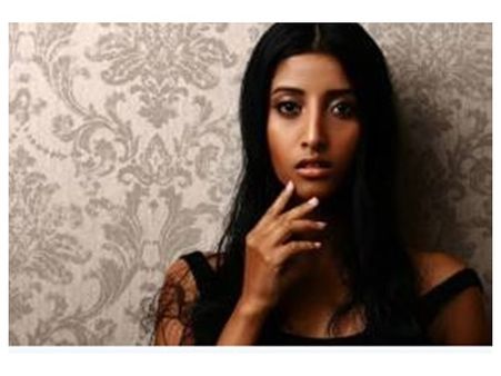 മലയാളത്തിന്റെ കുഞ്ഞു നീലിയാവാന്‍ ഉത്തരേന്ത്യന്‍ നടി!