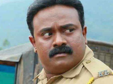 ദൃശ്യത്തില്‍ മോഹന്‍ലാലിനെ ഇടിക്കേണ്ടത് ഷാജോണ്‍ അല്ലായിരുന്നു; അതിന് പിന്നിലെ വേദനയുള്ള ഒരു കഥ