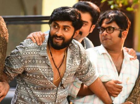 പല്ലു തേച്ചതിന് ശേഷം ഞങ്ങളുടെ തറവാട്ടില്‍ ആരും ഉറങ്ങാറില്ലെന്ന് അജു വര്‍ഗീസ് ധ്യാനിനോട്!!