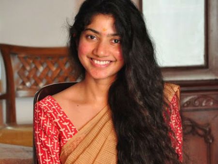 സായി പല്ലവിയുടെ നിബന്ധനകള്‍ സംവിധായകര്‍ക്ക് പാരയാകുന്നു, പിടിവാശി കാരണം അവസരങ്ങള്‍ നഷ്ടപ്പെടുന്നു!!