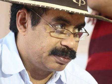 ഇനിയുമിതാവര്‍ത്തിച്ചാല്‍ മോഹന്‍ലാലിനെതിരെ മുഖ്യമന്ത്രിക്ക് പരാതി കൊടുക്കുമെന്ന് സത്യന്‍ അന്തിക്കാട്