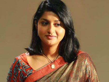 മീര ജാസ്മിന്റെ കല്‍പനകള്‍ എന്തൊക്കെയാണെന്ന് വെള്ളിയാഴ്ച അറിയാം; ഋത്വിക് റോഷന്‍ കേട്ടല്ലോ...