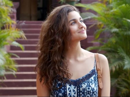 ആലിയ ഷാറൂഖ് ചിത്രം ഡിയര്‍ സിന്ദഗി ആദ്യ ദിവസം തന്നെ 10 കോടി വരെ നേടുമെന്ന് ബോക്സോഫീസ് പ്രവചനം