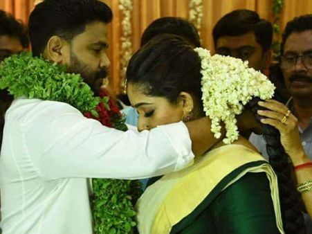 നിങ്ങളെ അറിയിക്കാതെ ഒന്നും നടത്തില്ല; അച്ഛന്‍ പറഞ്ഞതു പോലെ വിവാഹം നടത്തി കാവ്യ