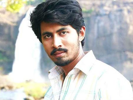 ഒരു നടന്‍ എന്ന നിലയില്‍ ഞാന്‍ പരാജയമാണ്; അഭിനയം നിര്‍ത്തുന്നു എന്ന് കാര്‍ത്തിക്