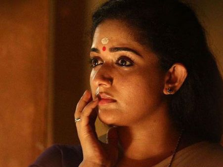 വിഷാദ രോഗത്തില്‍ നിന്ന് തന്നെ രക്ഷിച്ച മലയാളത്തിലെ പ്രമുഖ നടനെ കുറിച്ച് കാവ്യ മാധവന്‍ പറയുന്നു