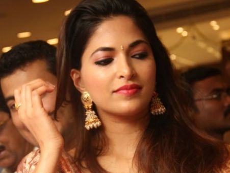 നിര്‍മാതാവിന്റെ ഭാര്യ സങ്കടം പറഞ്ഞതുകൊണ്ട് അഭിനയിച്ചു, പെട്ടുപോയ ആദ്യചിത്രത്തെ കുറിച്ച് പാര്‍വ്വതി