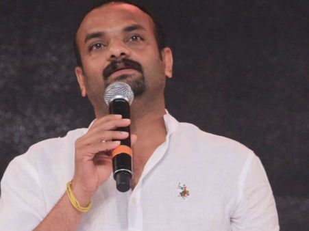 കര്‍ണ്ണന് ചുറ്റും പാരകളാണ്, ആരോടും ഒന്നും പറയാന്‍ കഴിയില്ല എന്ന് ആര്‍ എസ് വിമല്‍