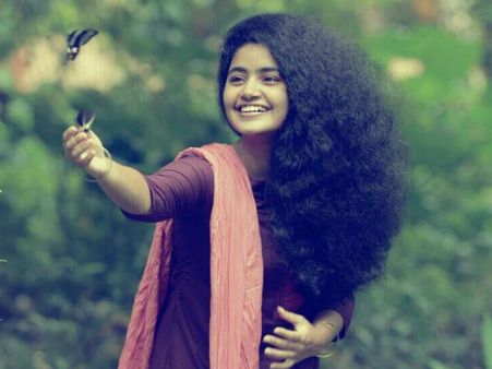 മേരിയുടെ ചുരുണ്ട മുടിക്ക് എന്തു പറ്റിയെന്ന് ആരാധകര്‍ ചോദിക്കുന്നു; മേരി മൗനത്തിലാണ്