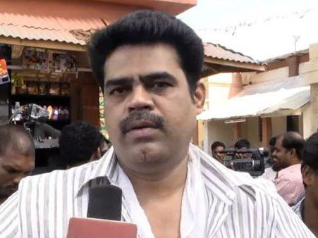 നായികമാര്‍ ഇറക്കം കുറഞ്ഞ വസ്ത്രം ധരിക്കണം; പ്രസ്താവനയില്‍ മാപ്പുപറഞ്ഞ് സംവിധായകന്‍