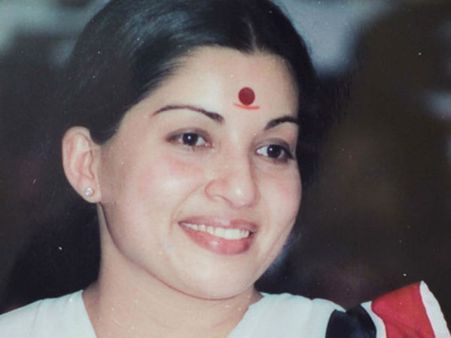 ജയലളിത എന്ന നടി പുരട്ചി തലൈവിയായത്, സിനിമയെ പോലും വെല്ലുന്ന ഐതിഹാസിക നായികയുടെ സത്യ കഥകള്‍