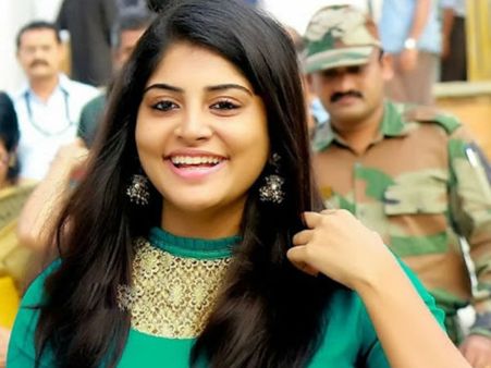 മഞ്ജിമയെ നോക്കി സംവിധായകന്‍ ചോദിച്ചു, ഇതാണോ സാധനം, കേട്ടതും നടി അവിടെ നിന്നിറങ്ങിപ്പോന്നു