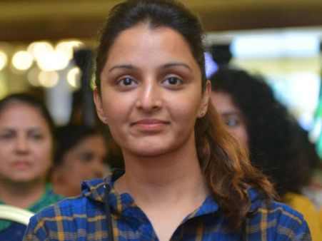 ആ നിമിഷം കണ്ണ് നിറയുന്നത് മറ്റാരും കാണാതിരിക്കാന്‍ ഏറെ പ്രയാസപ്പെട്ടു; മഞ്ജു വാര്യര്‍