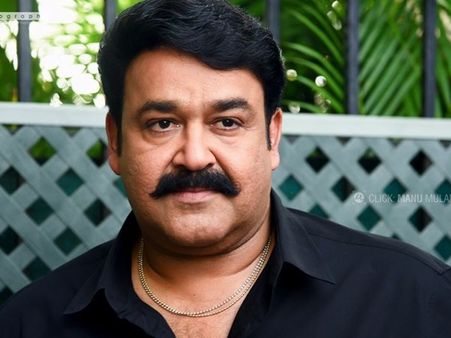 മോഹന്‍ലാലിന്റെ കേണല്‍ പദവി തെറിക്കുമോ? വ്യാജ പ്രചരണങ്ങള്‍ക്കെതിരെ നിയമ നടപടി സ്വീകരിക്കും
