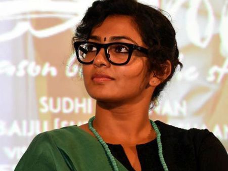 'ജാതിപ്പേരില്‍ അറിയാനാണ് ഇന്നത്തെ നടിമാര്‍ക്ക് താത്പര്യം, ഇതിനെതിരെ പ്രതികരിക്കണം'