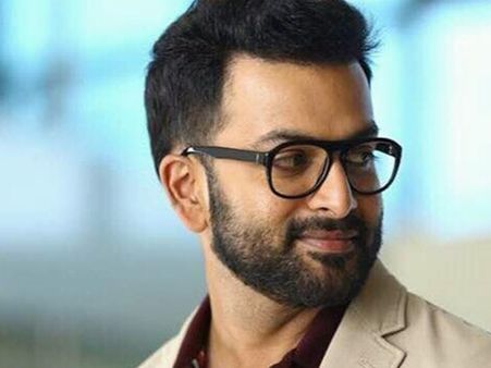 വിദേശത്ത് നിന്ന് എത്തി ഉടനെ ഡിസ്ട്രിബ്യൂട്ടറോട് സംസാരിച്ചിരുന്നു, എസ്രയുടെ റിലീസിനെ കുറിച്ച് പൃഥ്വി