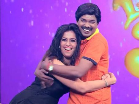 ഒന്നും ഒന്നും മൂന്നില്‍ എത്താന്‍ രഞ്ജിനി പറഞ്ഞ ഒരേ ഒരു ഡിമാന്റ്, സന്തോഷ് പണ്ഡിറ്റ് വേണം!!