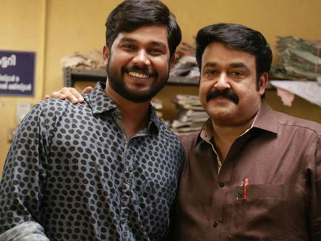ആദ്യ ഷോട്ടില്‍ തന്നെ ഡയലോഗ് തെറ്റിച്ചു, സോറി പറഞ്ഞ ഷറഫുദ്ദീനോട് മോഹന്‍ലാല്‍ പറഞ്ഞത്