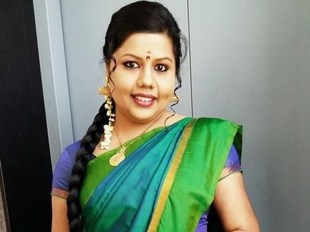 മുദ്രകള്‍കൊണ്ട് പുരസ്‌കാരങ്ങള്‍ വാരിക്കൂട്ടിയ സ്‌നേഹ ശ്രീകുമാറിന്റെ സ്‌നേഹ വിശേഷങ്ങള്‍