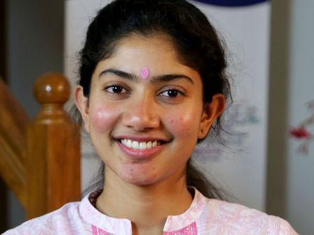 15 ലക്ഷം അഡ്വാന്‍സ് വാങ്ങിയിട്ടും വിക്രം ചിത്രത്തില്‍ നിന്ന് സായ് പല്ലവി പിന്മാറാന്‍ കാരണം??